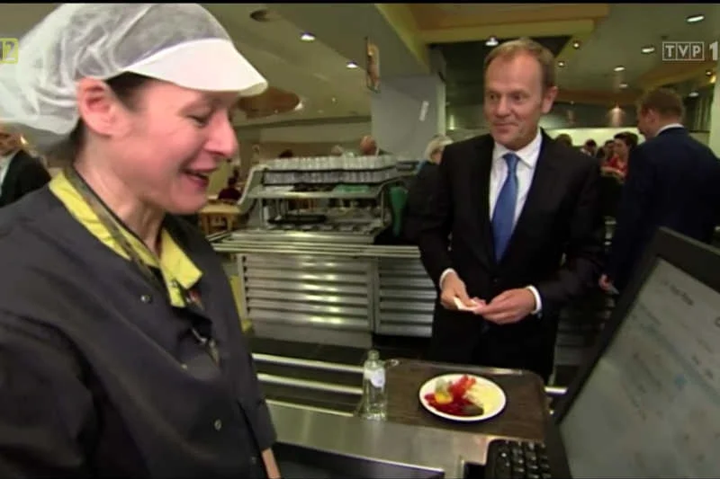 Donald Tusk w Brukseli je w pracowniczej stołówce.