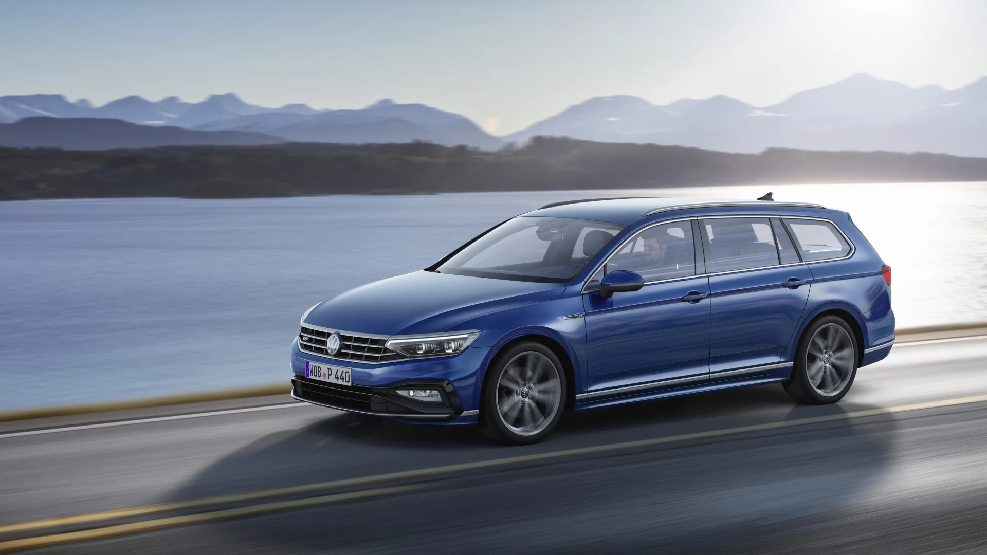 Nowy Passat może być wyposażony w Travel Assist. Dzięki niemu jazda staje się w zasadzie półautonomiczna.