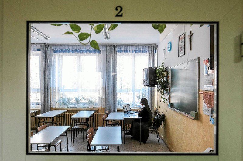 Siostrom zakonnym nie pasowało, by zajęcia religii w jednej z warszawskich podstawówek rozpoczynały się o 7:10. Tłumaczyły, że o tej porze mają modlitwę. Katechezę przeniesiono więc na późniejsze godziny lekcyjne. Zdjęcie ilustracyjne.