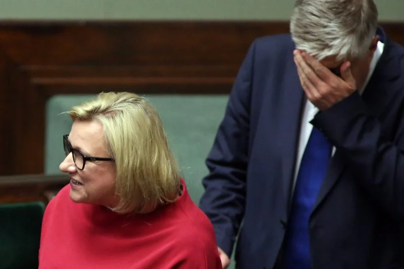 Trudno uwierzyć w to, jak Beata Kempa wytłumaczyła wpadkę z powrotem rządowej ekipy z Londynu.