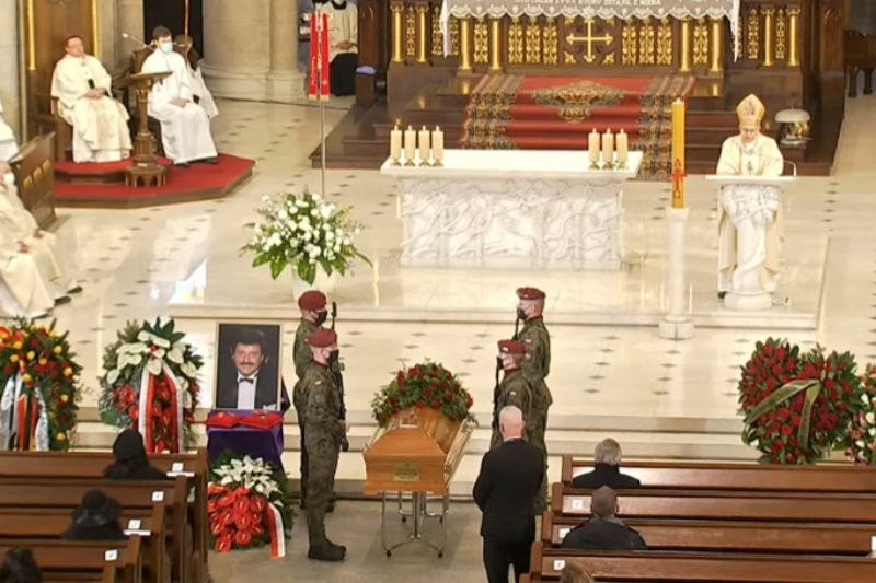 Biskup Antoni Długosz pożegnał Krzysztofa Krawczyka wzruszającymi słowami