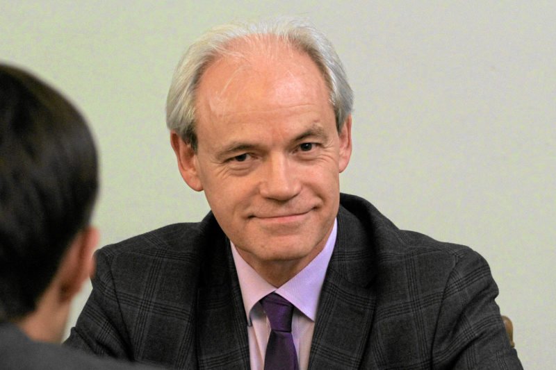 Poseł Adam Szejnfeld krytykowany za wypowiedź w dyskusji z opiekunami chorych dzieci