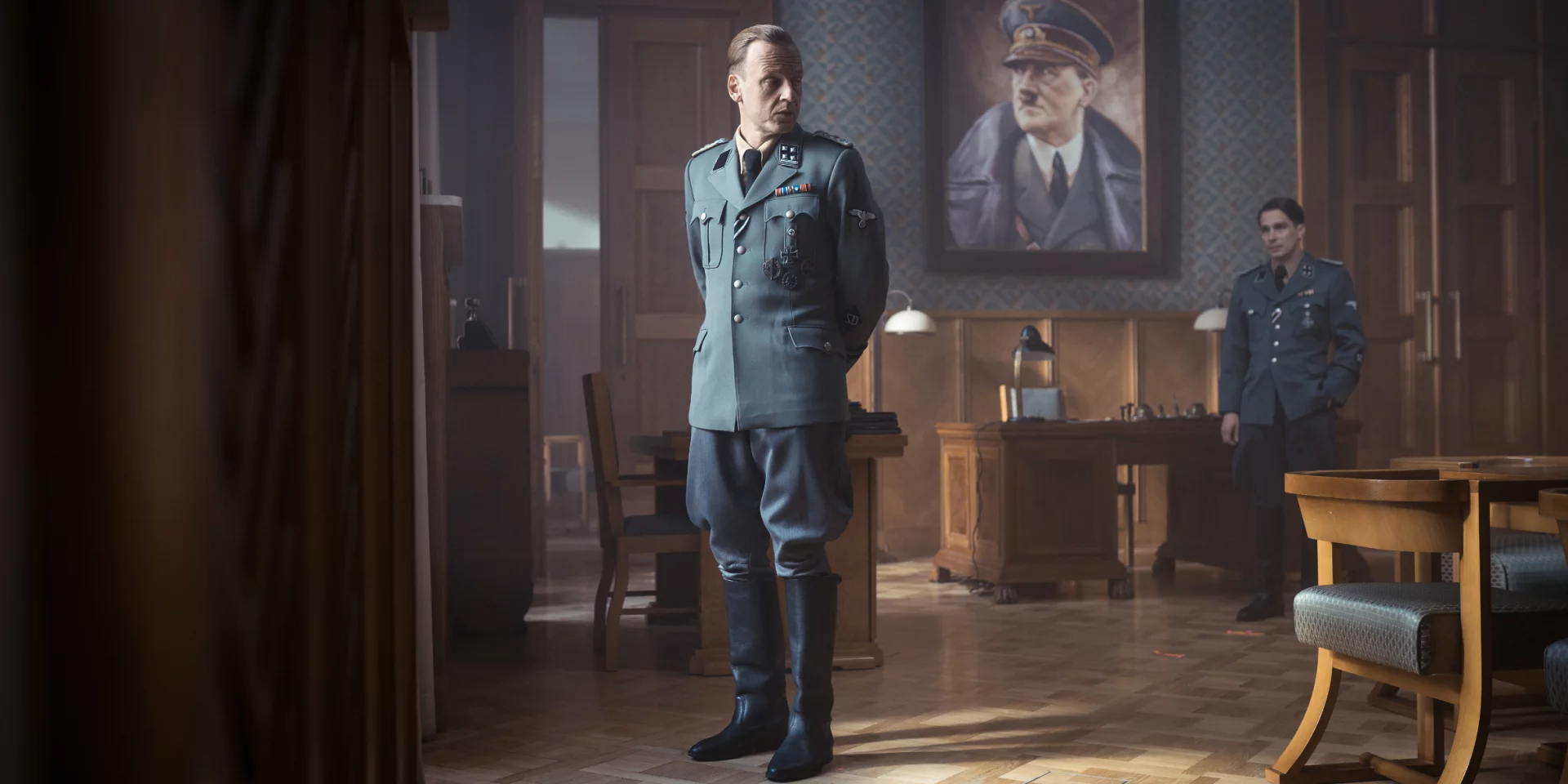 Akcja filmu toczy się przed Powstaniem Warszawskim. Zdjęcia kręcono w Warszawie i Łodzi