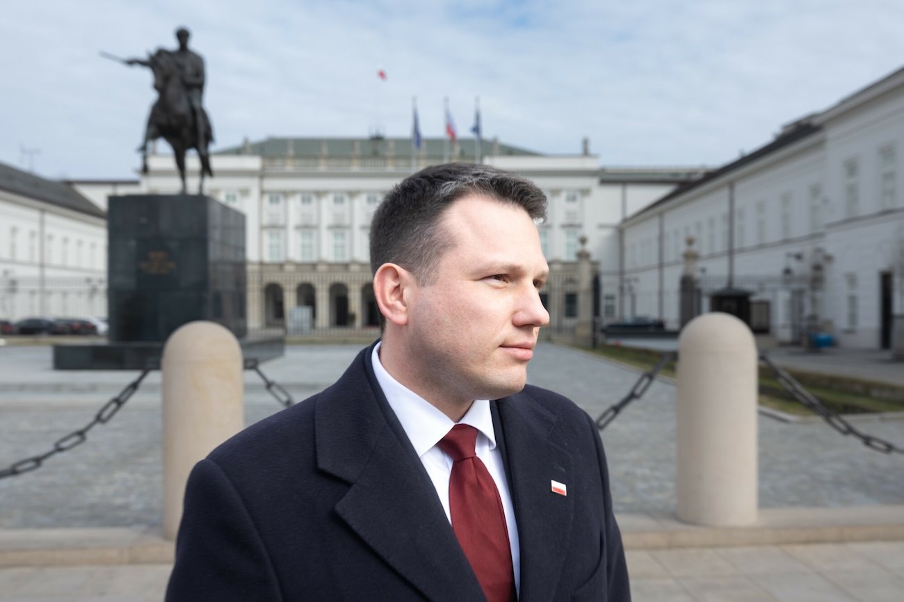 Duża strata Konfederacji w nowym sondażu. Tak wypadła KO i PiS