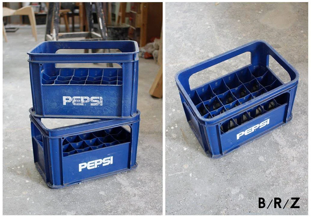 Skrzynki na butelki Pepsi.