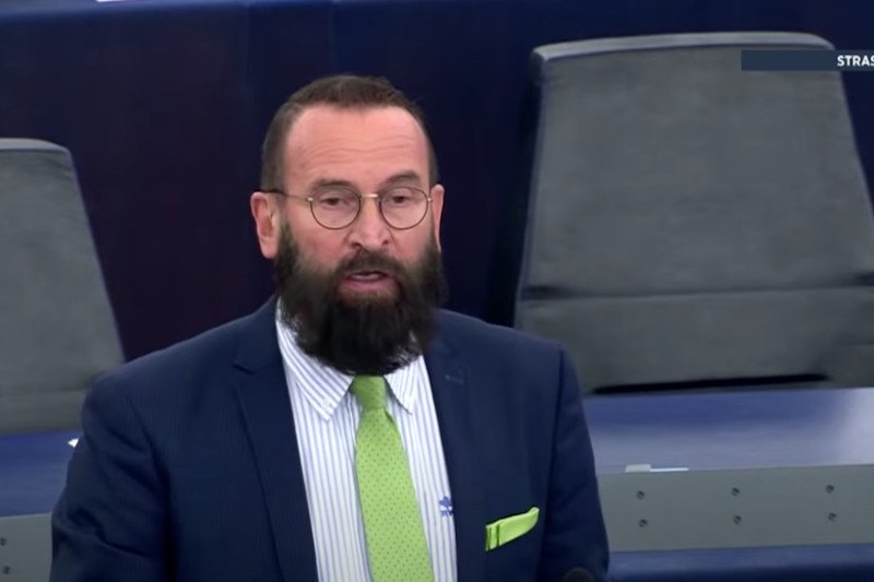 József Szájer bronił tradycyjnych wartości, został przyłapany na udziale w gejowskiej orgii w Brukseli.