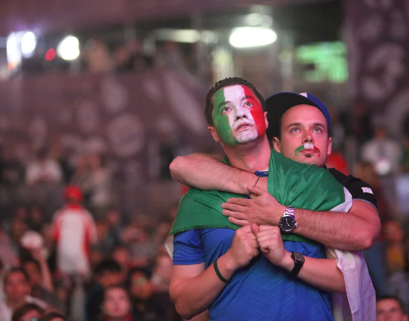 RAGAZZI ITALIANI IN TARAPATOS