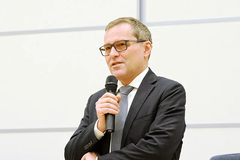 Prawicowi publicyści tacy, jak Cezary Gmyz skarżyli się na niemieckich dziennikarzy podczas debaty w Niemczech.