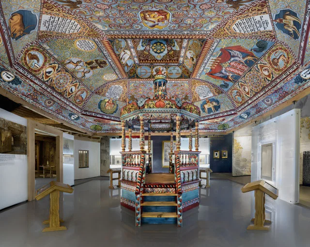 Dach synagogi w Gwoźdźcu w Muzeum Polin.