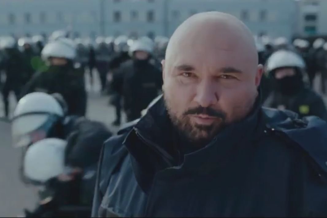 Patryk Vega nakręcił spoty promujące pracę w policji.