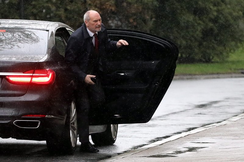 Dziś Antoni Macierewicz odwiedza miasta na wschodzie Polski, gdzie przysięgę składają Wojska Obrony Terytorialnej. Do pokonania ma blisko 1000 km. Spokojnie, zdąży na czas.