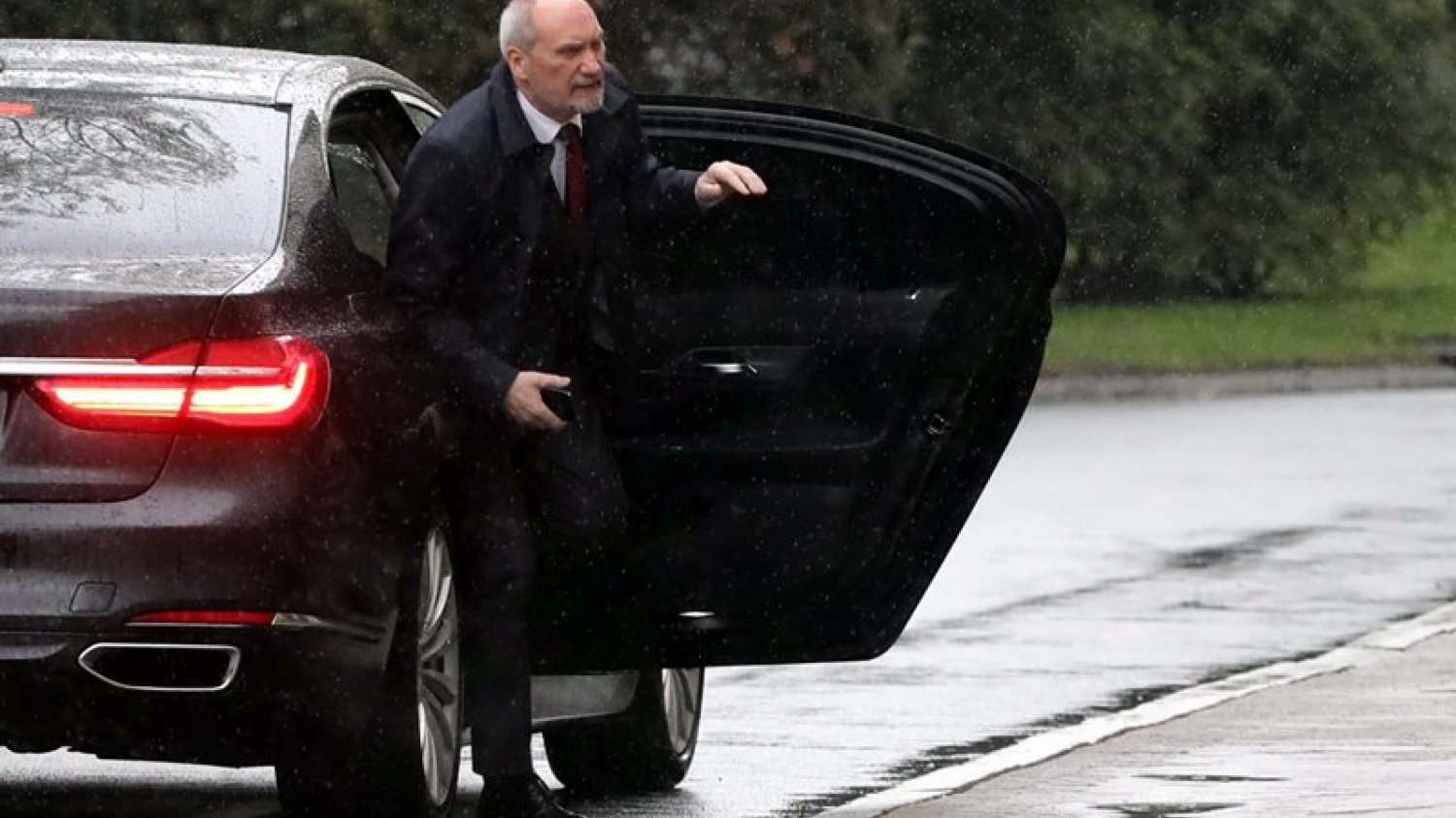 Dziś Antoni Macierewicz odwiedza miasta na wschodzie Polski, gdzie przysięgę składają Wojska Obrony Terytorialnej. Do pokonania ma blisko 1000 km. Spokojnie, zdąży na czas.