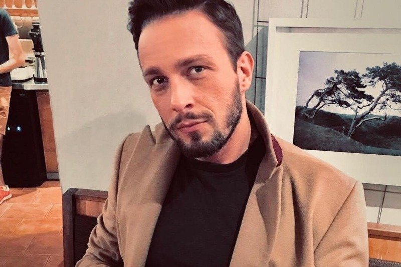 Sławek Uniatowski dołączy do obsady "M jak Miłość".  Jak sobie poradzi w roli aktora?