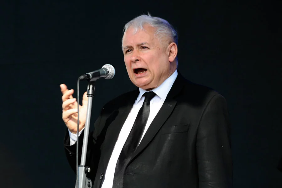 Jarosław Kaczyński może mieć powody do zadowolenia. W najnowszym sondażu PiS ma 43 proc. poparcia.