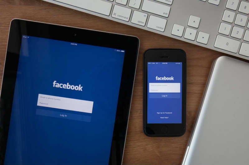 Facebook podsłuchuje swoich użytkowników – przekonuje amerykańska profesor.