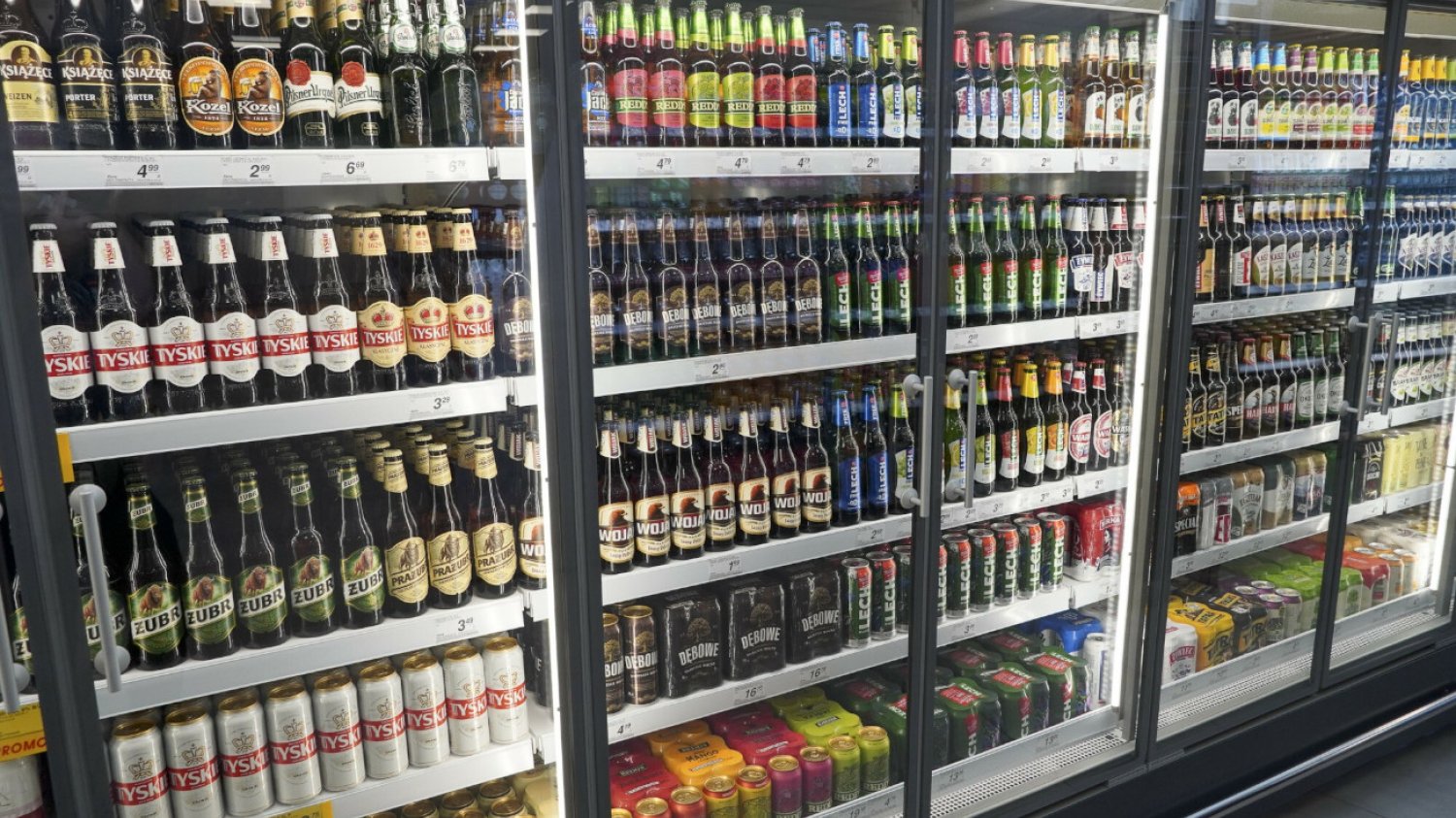 Lekarze ostrzegają przed "alkomajówką". Sprzyjają temu promocje na alkohol