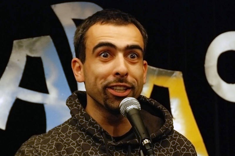 Abelard Giza z kabaretu "Lima" jest krytykowany przez posłów PiS za stand-up z programu "Tylko dla dorosłych", w którym żartował m.in. z papieża