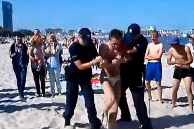 Na zdjęciu mężczyzna, który stawiał opór gdyńskiej policji