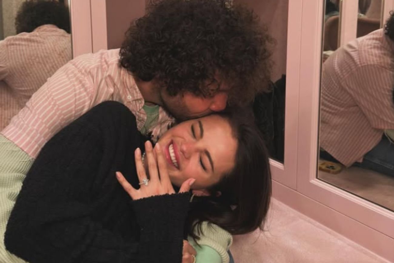 Selena Gomez powiedziała "TAK" Benny'emu Blanco. Selena Gomez zaręczona. Pochwaliła się pierścionkiem, sypią się gratulacje.