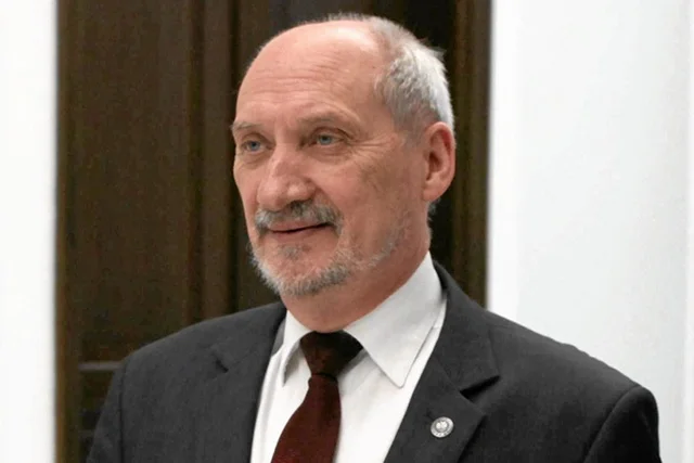 Antoni Macierewicz przekonuje, że Donald Tusk i Bartłomiej Sienkiewicz "budują potencjał prowokacji"