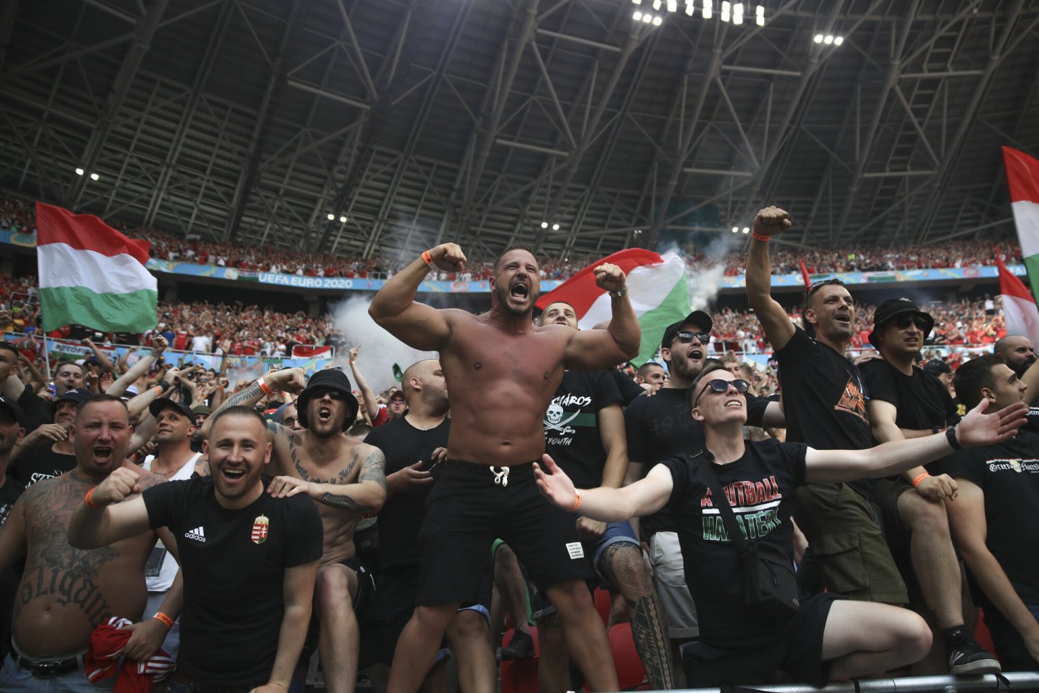 Tak prezentowali się węgierscy "fani" podczas meczów Euro 2020