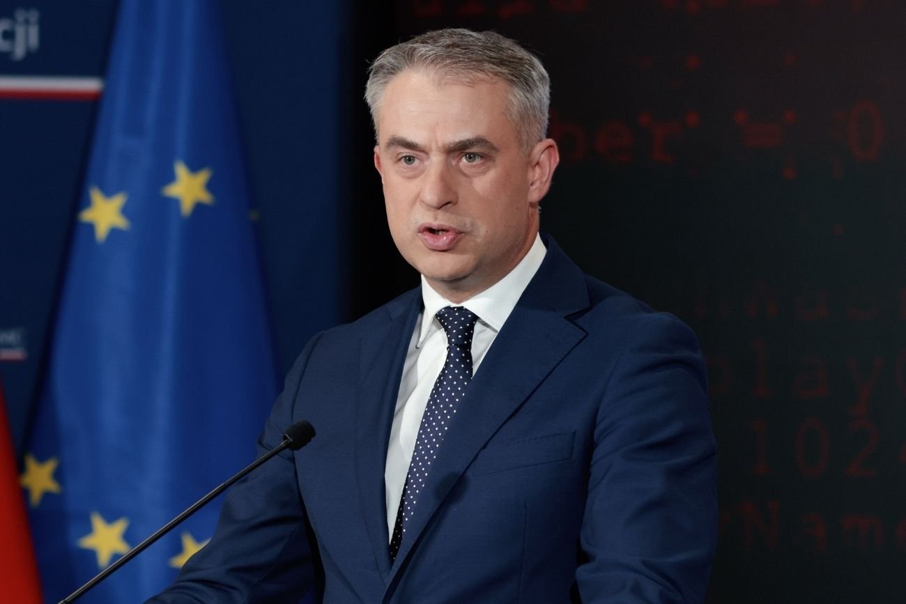 Cyberatak na europejskie porty lotnicze. Minister cyfryzacji reaguje