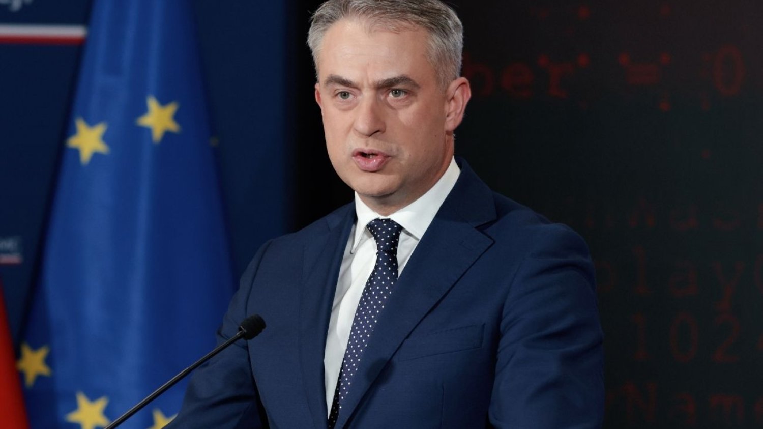 Cyberatak na europejskie porty lotnicze. Minister cyfryzacji reaguje. Cyberatak na europejskie poty lotnicze. Jest reakcja ministra cyfryzacji.