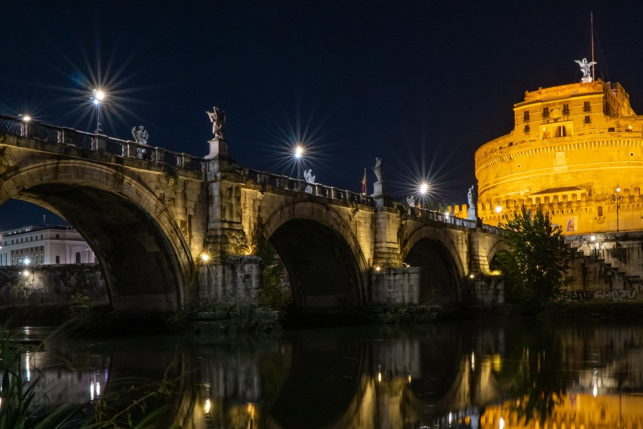 Koloseum to jedna z najbardziej popularnych atrakcji w Rzymie