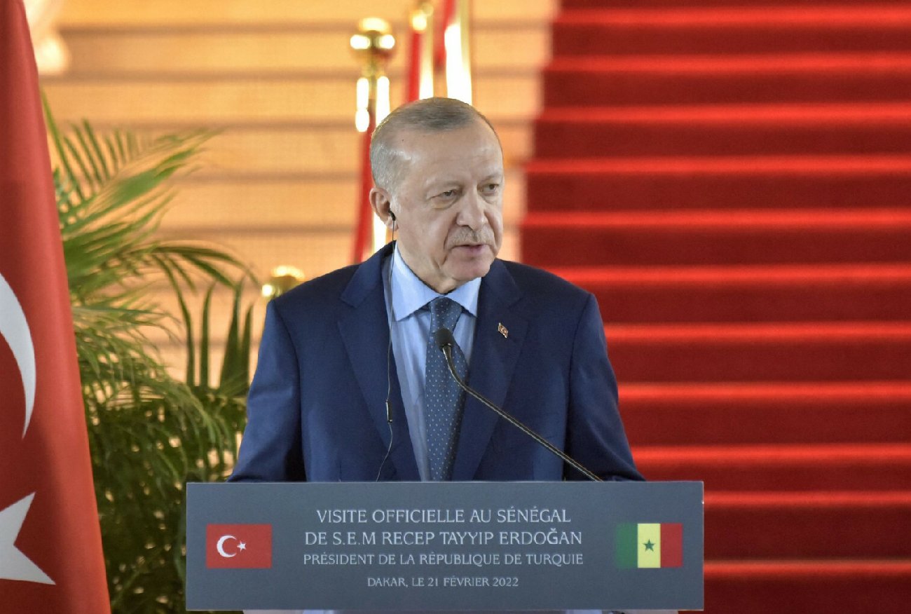 Turcja zamyka cieśniny czarnomorskie. Okręty wojskowe nie przejdą