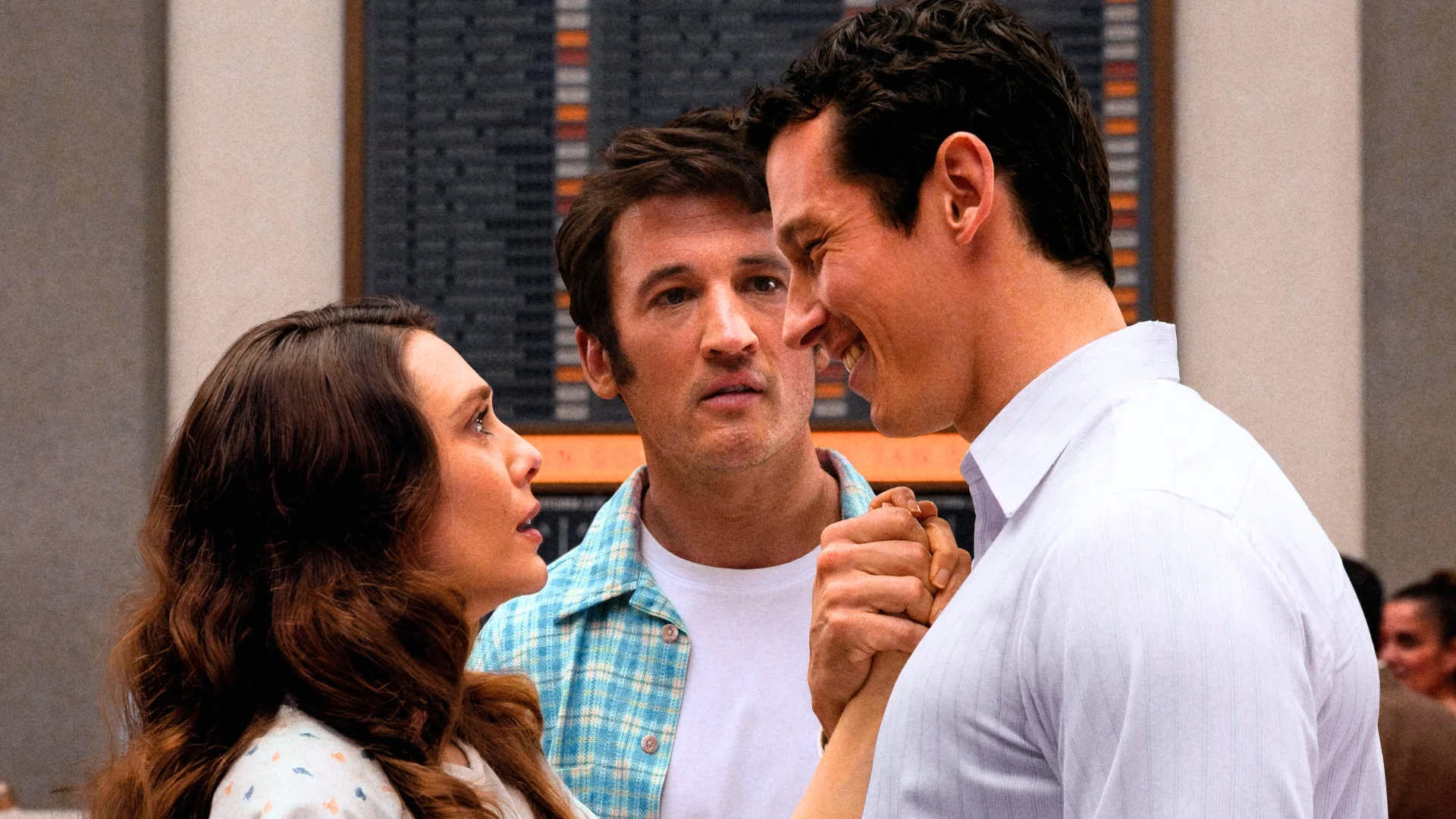 Elizabeth Olsen, Miles Teller i Callum Turner w filmie "Eternity. Wybieram ciebie"