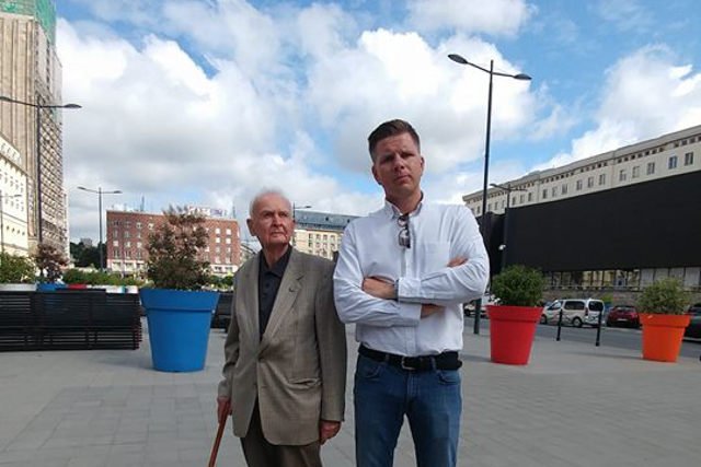 Filip Chajzer apeluje na Facebooku o pieniądze dla Powstańców Warszawskich.