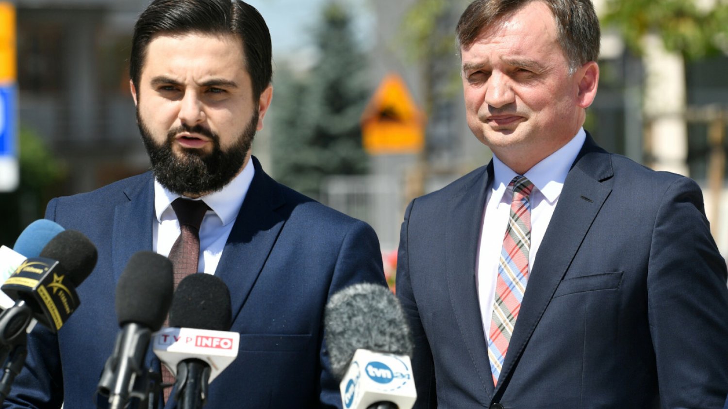 Norbert Kaczmarczyk i Zbigniew Ziobro na konferencji prasowej w podkrakowskich Proszowicach
