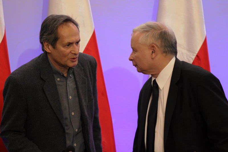 Jerzy Zelnik wspiera Prawo i Sprawiedliwość. W autobiografii przyznał się do aborcji żony i wyraża żal z powodu współpracy z SB.