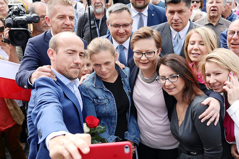 Czy opozycja zjednoczy się nie tylko na zdjęciach? Według "Newsweeka", to scenariusz realny już w najbliższym czasie.