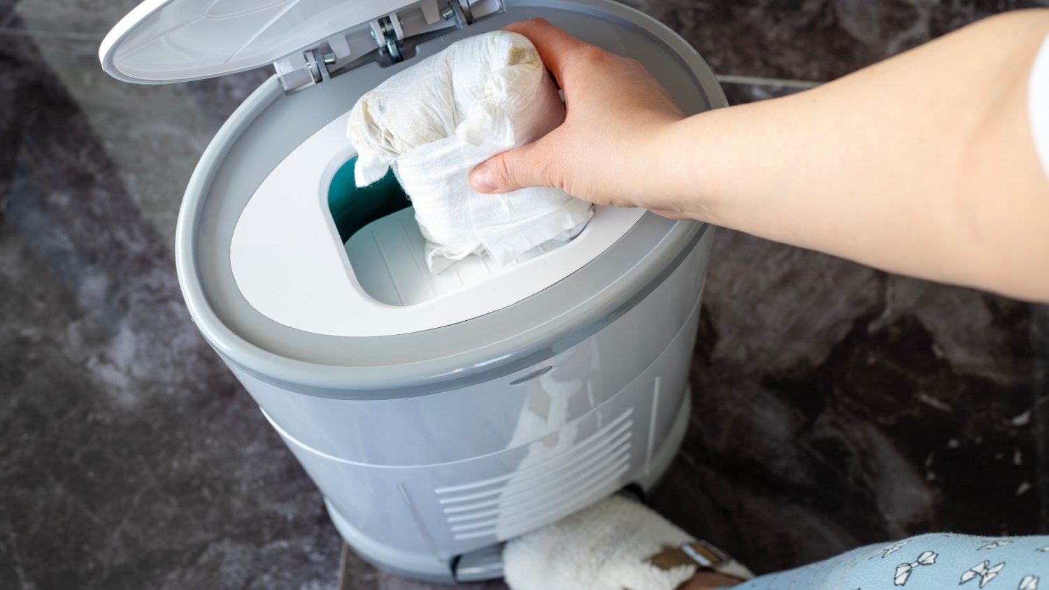 Pampersy często lądują w złych koszach. Błąd może kosztować rodziców 5000 zł