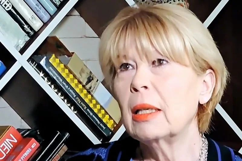 Zuzanna Łapicka napisała książkę, w której opowiada o swoich znajomościach ze znanymi osobistościami kultury i nie tylko.