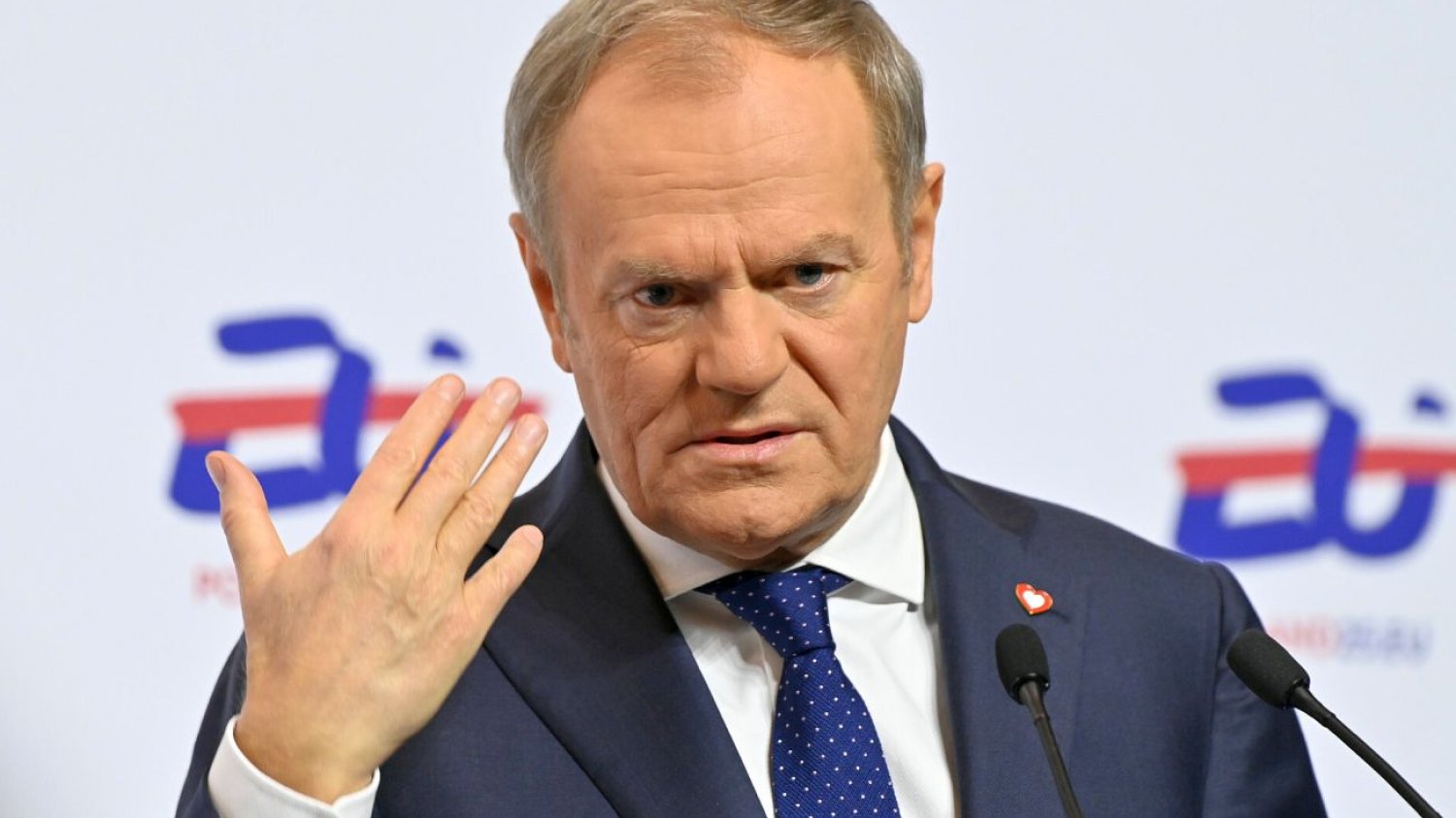 Tusk zapowiada walkę z przestępczością nielegalnych migrantów i deportacje Tusk zapowiada walkę z przestępczością nielegalnych migrantów i deportacje