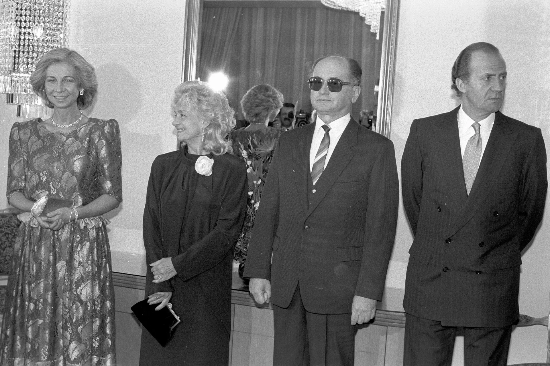 W 1989 r. król Juan Carlos I z żoną królową Zofią podczas wizyty w Polsce spotkał Wojciechem i Barbarą Jaruzelską.