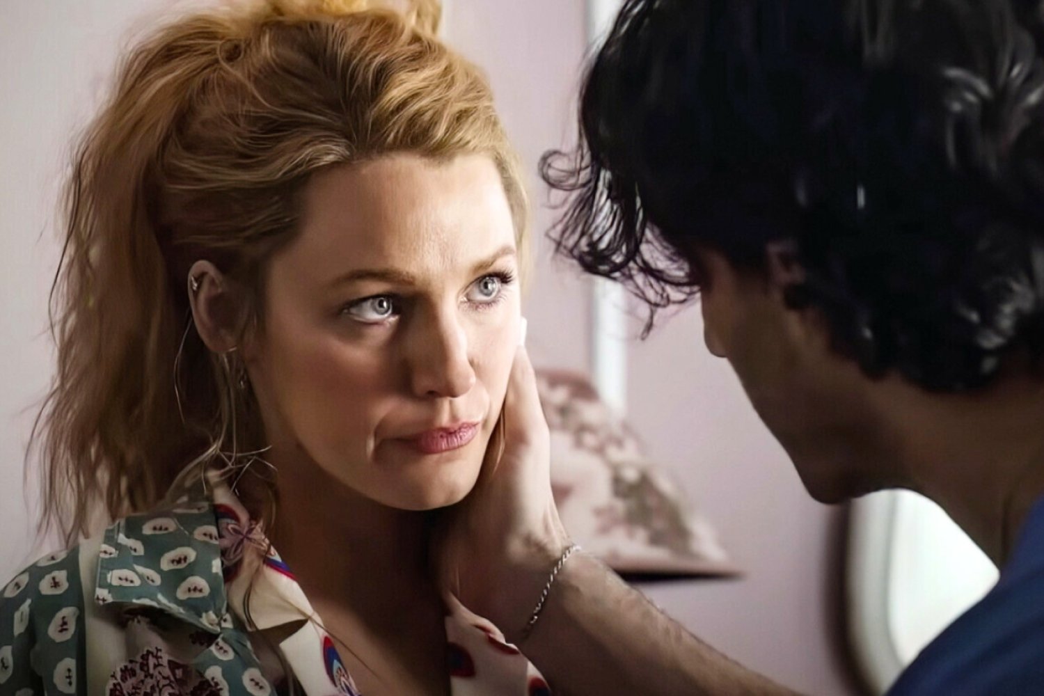 Blake Lively oskarża Justina Baldoniego, reżysera filmu "It Ends With Us" o niewłaściwe zachowanie Poważne oskarżenia dot. filmu "It Ends With Us". W tle Blake Lively oskarża Justina Baldoniego, reżysera filmu "It Ends With Us" o niewłaściwe zachowanie