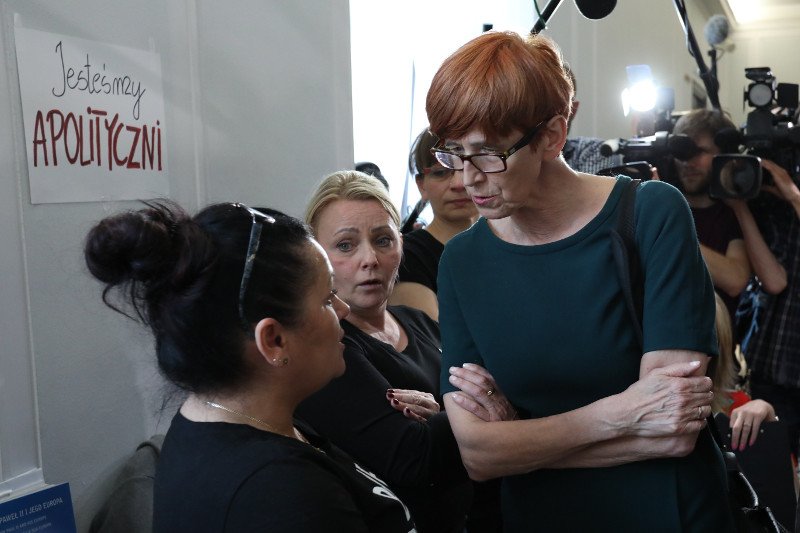 Protestujący w rozmowie z minister Rafalską powiedzieli, że zamierzają protestować dalej. Ale słyszeli, w jaki sposób PiS podobno chce się ich pozbyć z Sejmu.