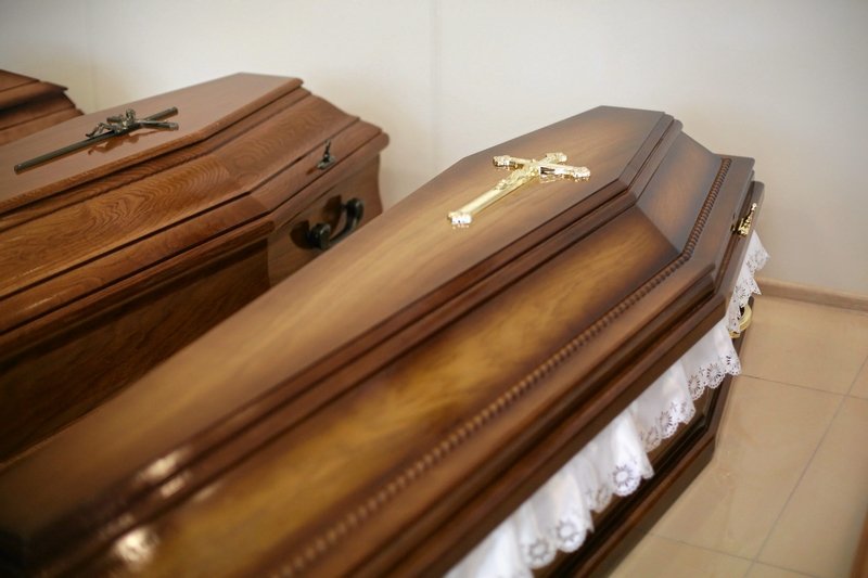 1,5 tys. zł za pogrzeb bezdomnego. Ks. Isakowicz-Zaleski ostro komentuje zachowanie pewnego proboszcza.