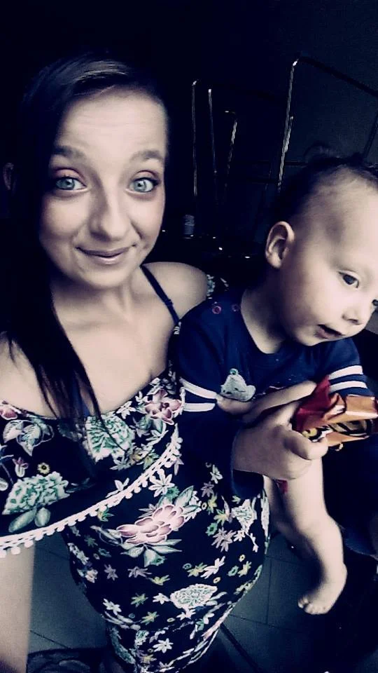 Kaja osierociła syna.