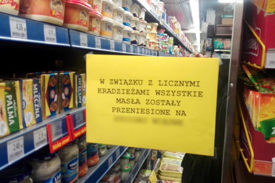 Personel sklepu jak może broni się przed kradzieżami drożejącego masła.