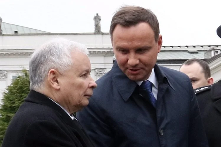 Jarosław Kaczyński spóźnił się na przemówienie Andrzeja Dudy podczas powyborczej uroczystości PKW