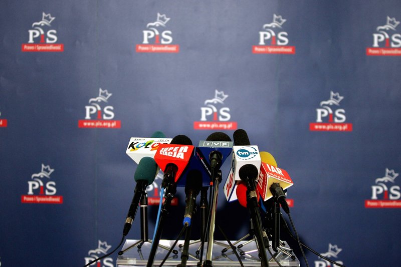 A o czym w PiS mówią, gdy dziennikarze wyłączają mikrofony...?