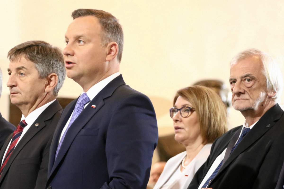 Wybory odbędą się 13 października. Czy powodem pośpiechu prezydenta są kolejne afery związane z przedstawicielami obozu rządzącego?
