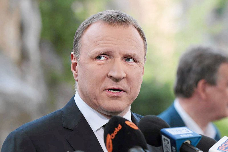 Prezes podupadającej finansowo TVP Jacek Kurski wciąż ma sporo powodów do zmartwień.