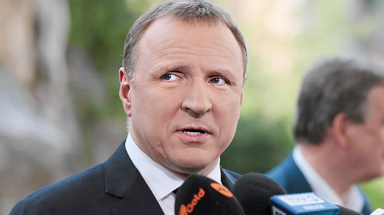 Prezes podupadającej finansowo TVP Jacek Kurski wciąż ma sporo powodów do zmartwień.