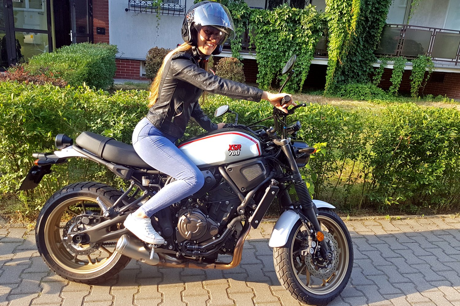 Yamaha XSR 700 to w zasadzie motocykl dla każdego i do wszystkiego. Trudno o bardziej uniwersalną maszynę.