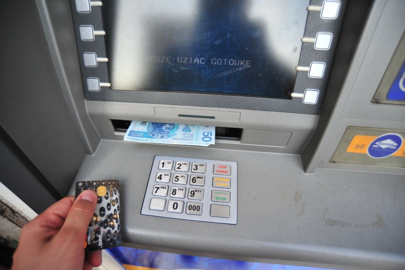 W Nowym Roku pracowników czekają podwyżki. Sprawdź, czy Ty też powinieneś ją otrzymać. Wzrost płacy minimalnej od 1 stycznia 2025 roku. Tyle dostaniesz na rękę.